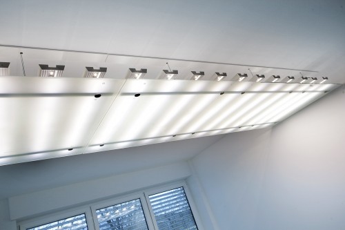 Unsere Besprechungsraum-Leuchte. NUR LEDS!! Die sog. Gigaline (die einzelnen Module in dieser Lampe) kommen noch diese Woche in den Shop. Ein echtes LED-Monster.