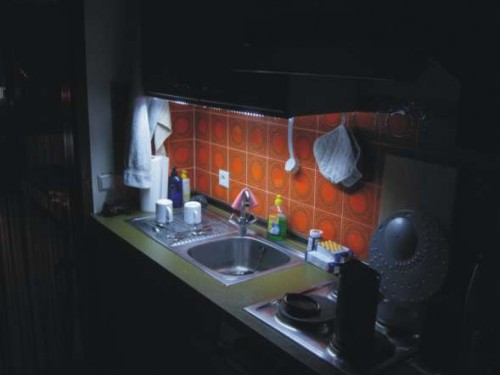 man beachte die wundervollen fast altertümlichen Kacheln... *lol*