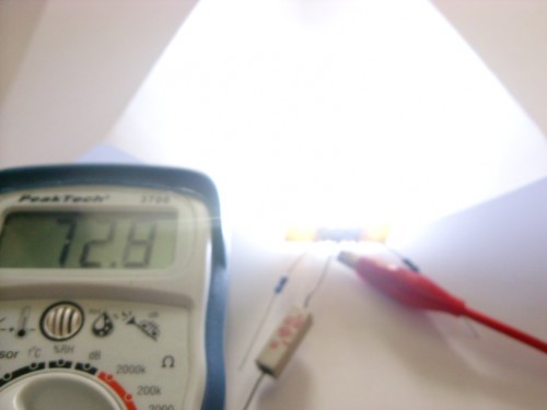 Spannung: 2,94V<br />Strom: 72,8mA<br />Widerstand: 25Ohm<br />Blendenzahl: F/2.8<br />Belichtungszeit: 1/5sek<br />Brennweite: 6mm<br />Filmempfindlichkeit: ISO-300