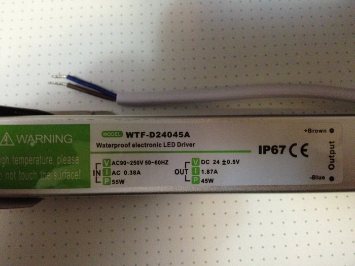 Bild 2: Dieser Trafo sollte die beiden vorhandenen Trafos ersetzen u. beide Panels versorgen - bleiben aber dunkel.