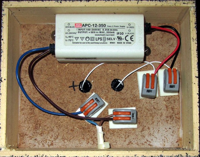 Bild05 Sockel verdrahtet.jpg