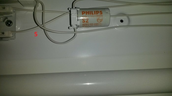 Philips<br />S2<br />Series 220-240V~<br />Single 110-130V~<br />4.22 W